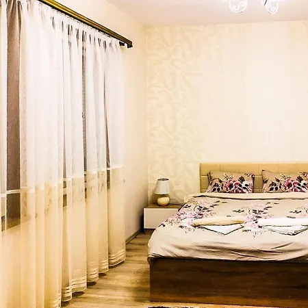 Deluxe Overlooking Maritsa River Apartment *
